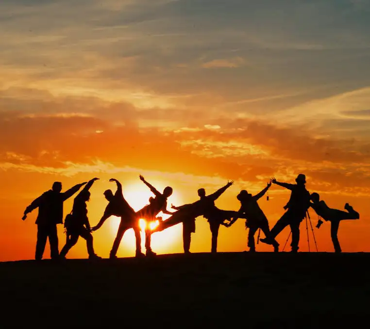 People connecting authentically without phones during digital detox retreat